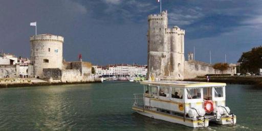 AU COEUR DU CENTRE VILLE DE LA ROCHELLE AU CALME AVEC STATIONNEMENT GRATUIT - Housity