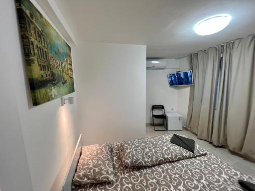 The rainbow 1 & free motorcycle parking - Housity