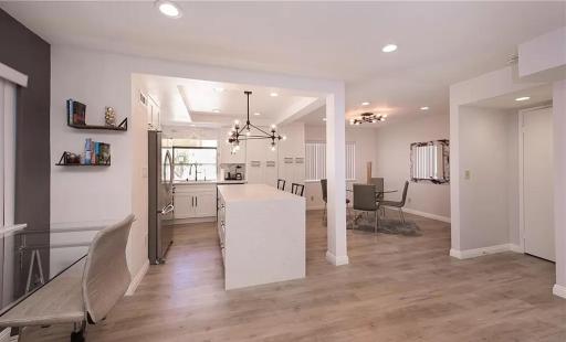 Private room in beautiful modern Calabasas townhouse - Housity