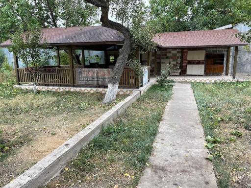 House; 2 bedroom, big hall, free parking, barbeque - Housity