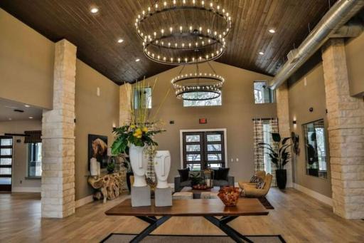 Lux San Antonio Apartments - Free WiFi - Pool - Gym - Housity