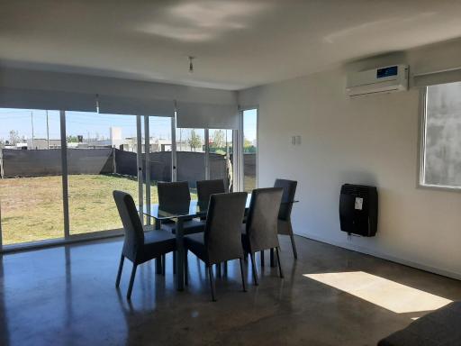 Casa amoblada con pileta en alquiler temporario - Housity