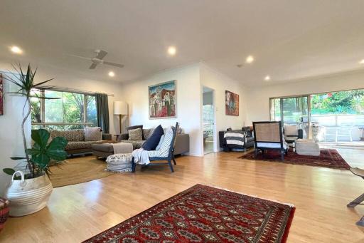Villa Rosa Spacious home with stunning ocean views - Housity