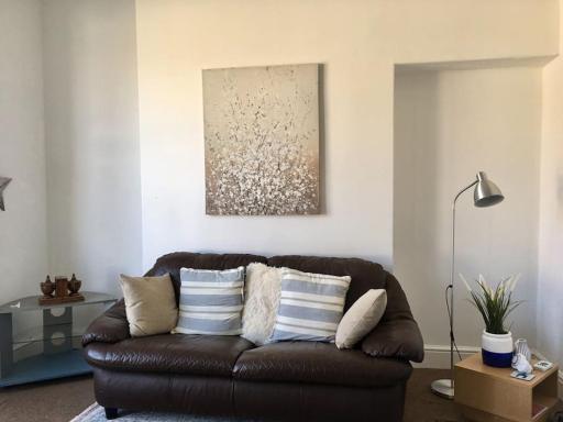 Hillcrest Cottage, comfy flat, trendy Uplands area - Housity