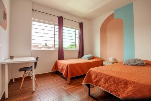 Casa con alberca privada y jardin - Housity