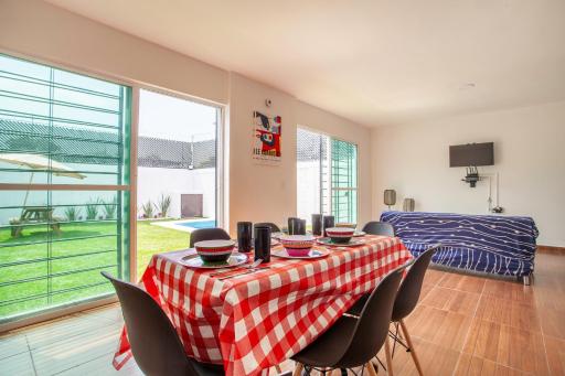 Casa con alberca privada y jardin - Housity