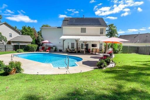 Large, Private Home on Cul-De-Sac w/ Pool - Housity