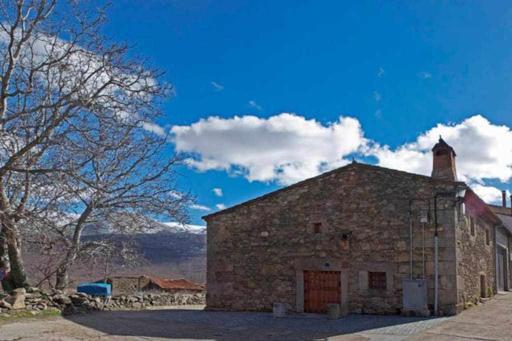 Casa El Nogal es ideal para familias y grupos de amigos - Housity