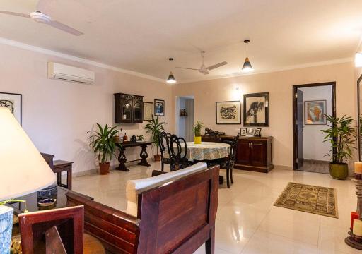 Neelam Bed & Breakfast - Housity