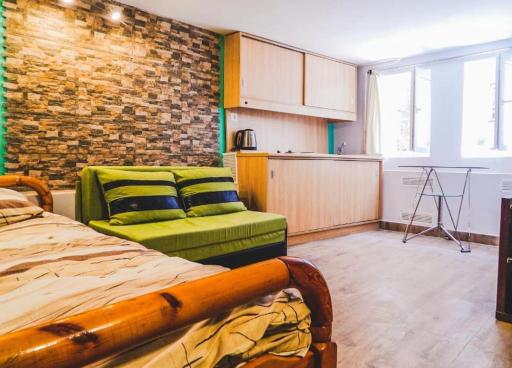 Top Center Studio 1 - Housity