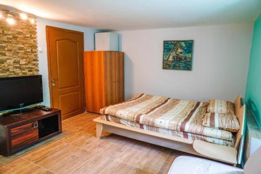 Top Center Studio 3 - Housity