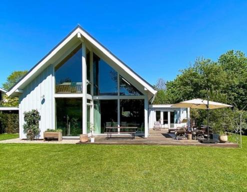 Scandinavian Villa with Wellness - Housity