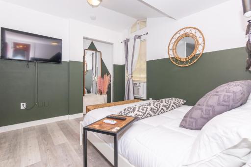 Studio Miami with Backyard - Heart of Downtown and Wynwood - Housity