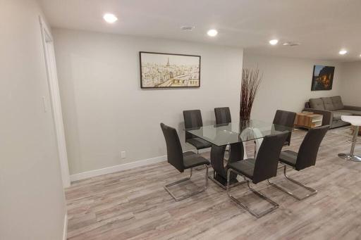 Beautiful 2 bedroom + office basement suite - Hizvo