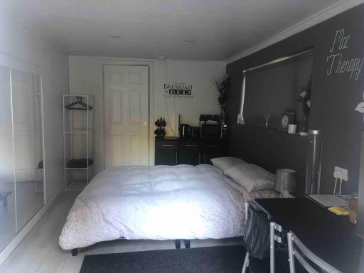 Mac studio : private room, en-suite & own access - Housity