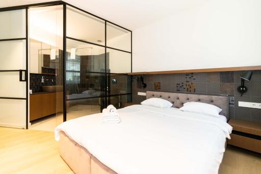 The Tourist 2BD/2BH APT, terrace+parking, by Cohost - Housity