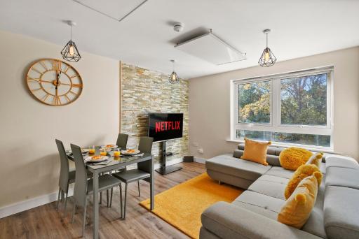 Modern 1 bedroom Catterick Flat w Free Parking - Housity