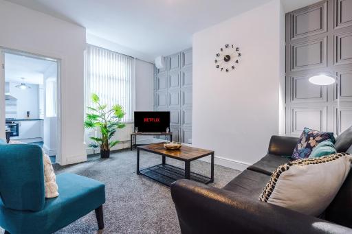 Three Bedroom Home With Free Parking - Housity