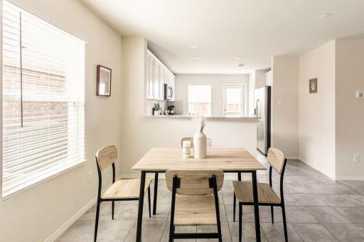 Sleeps 13! Spacious 4bd home with 2 living rooms - Housity