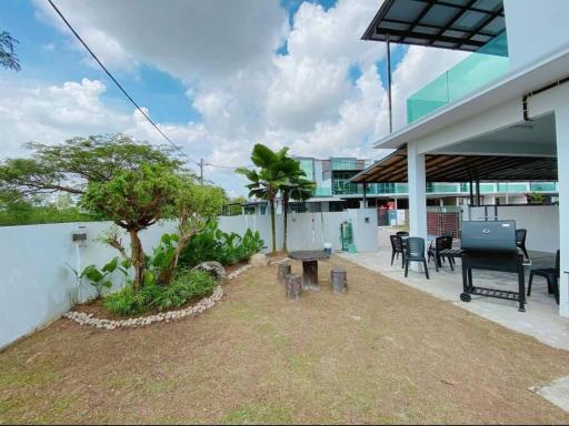 Austin 55, Corner with Karaoke n BBQ for 16paxs - Housity