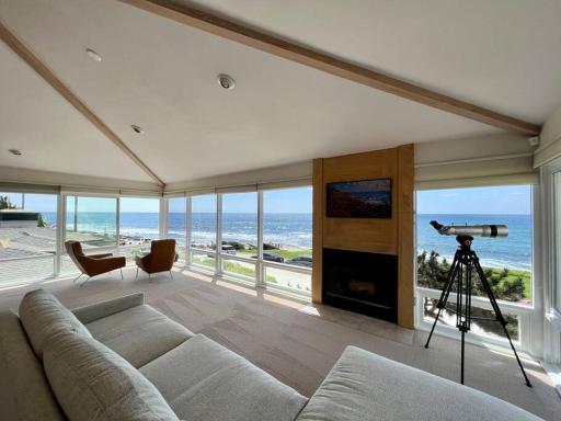 Oceanfront La Jolla Beach House! - Housity