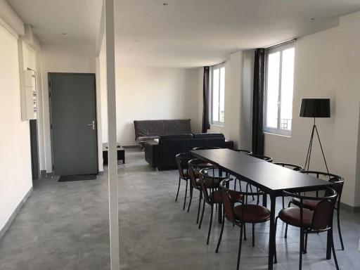 Appartement 10 pers face gare SNCF Appart Hotel le Cygne A - Housity