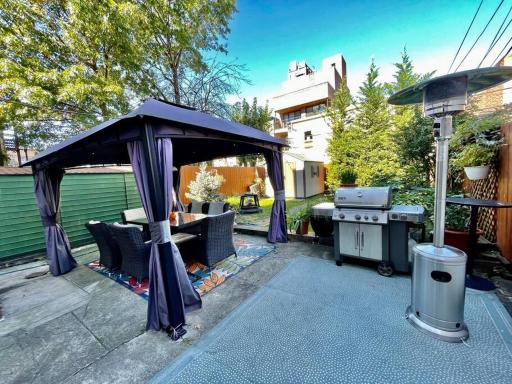 Williamsburg Condo w/ Private Backyard & Hot Tub - Housity