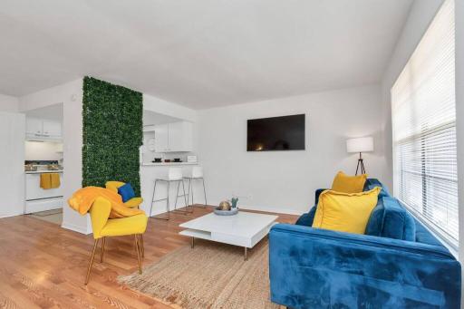 Modern 2 Bedroom Apt in Montrose, Self Check-in - Housity