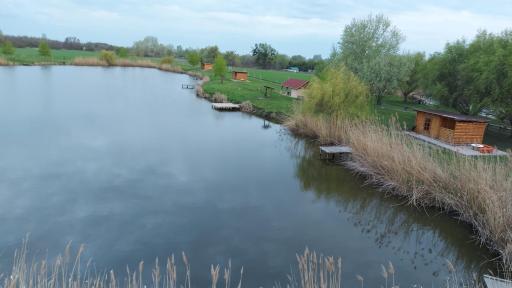 Rybník Biel- Bélyi Horgásztó Drevené chaty - Faházak - Housity