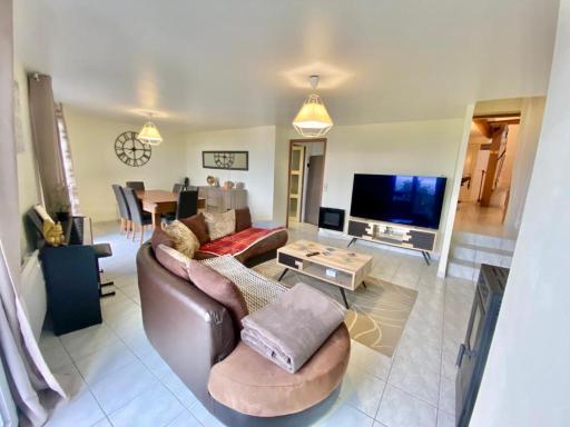 Agréable maison de ville avec parking gratuit - Housity