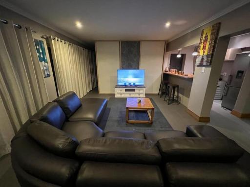 Lovely 1 Bedroom Vacation Apartment in Parkmore - Housity