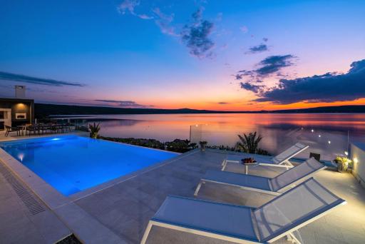 Luxury Villa Novita with Pool - Housity