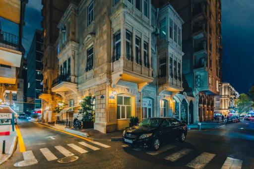 Nizami Street Royal Luxury - Housity