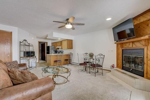 Sunrise Suites - Lakefront - Location Location - Housity