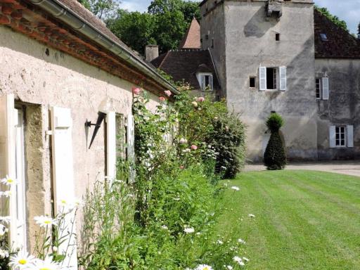 Maison de Charme à la Campagne avec Jardin Privatif, Confort Moderne et Accueil Chevaux - FR-1-489-64 - Housity