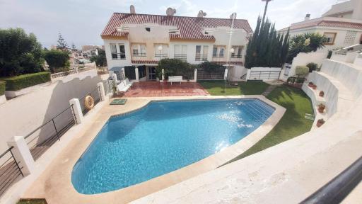 Del Parque Flats Meseta Swimmingpool - Housity
