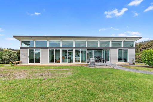Paroa Bay Chalets - Te Whare Kiwi - Housity