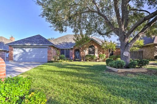 Cozy Burleson Retreat about 16 Mi to Fort Worth! - Housity
