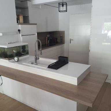 Jolie suite parentale, chambre et salle d'eau, avec son coin de verdure à 5 minutes à pied du centre ville - Housity
