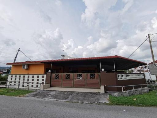 5 Bedrooms Ipoh Homestay that can fit 10-12 persons - Housity
