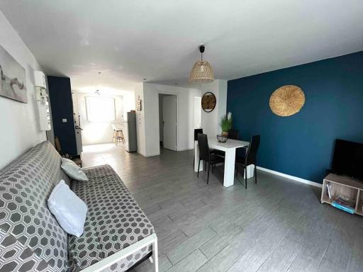 ~ ESCAPE AND BEACH ~ - Housity