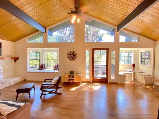 Mountain Chalet w Views 5min to lake - Housity