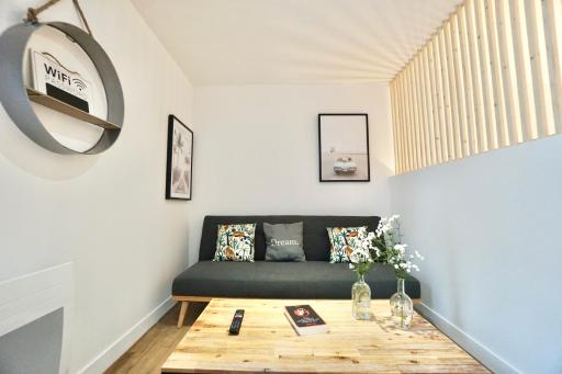 L'annexe *A 2 pas de la mer* Hyper centre* - Housity