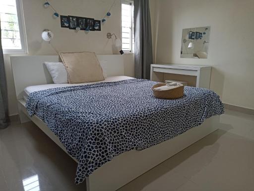 Room with bathroom - Housity
