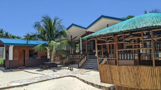 Maya Guest House - Sipaway Island - Housity