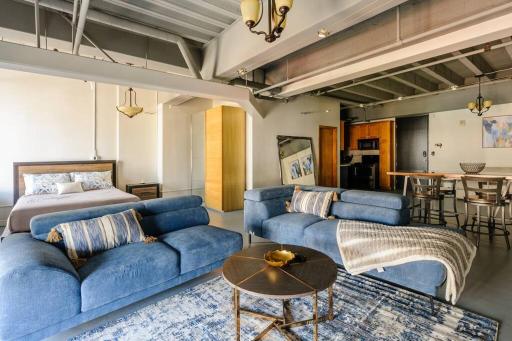 Lovely Condo in Downtown LA w/ Great Views & Pool - Housity