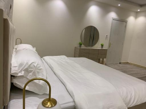 سويت فاخر دخول ذاتي - Housity