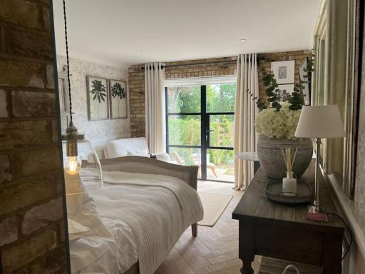 Boutique style self contained annexe with garden - Housity