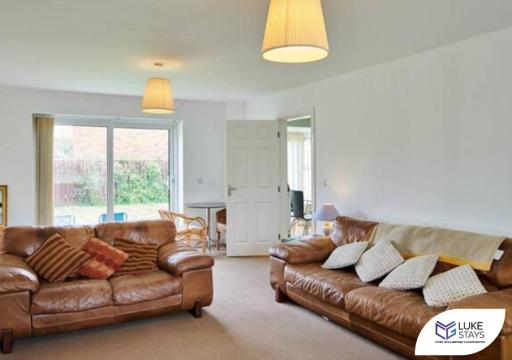Luke Stays - The Green - Housity
