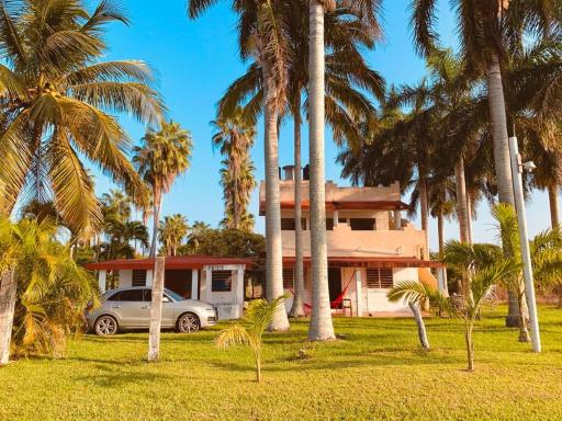 Linda casa En lago 5 min de playa Sueños de Arena - Housity